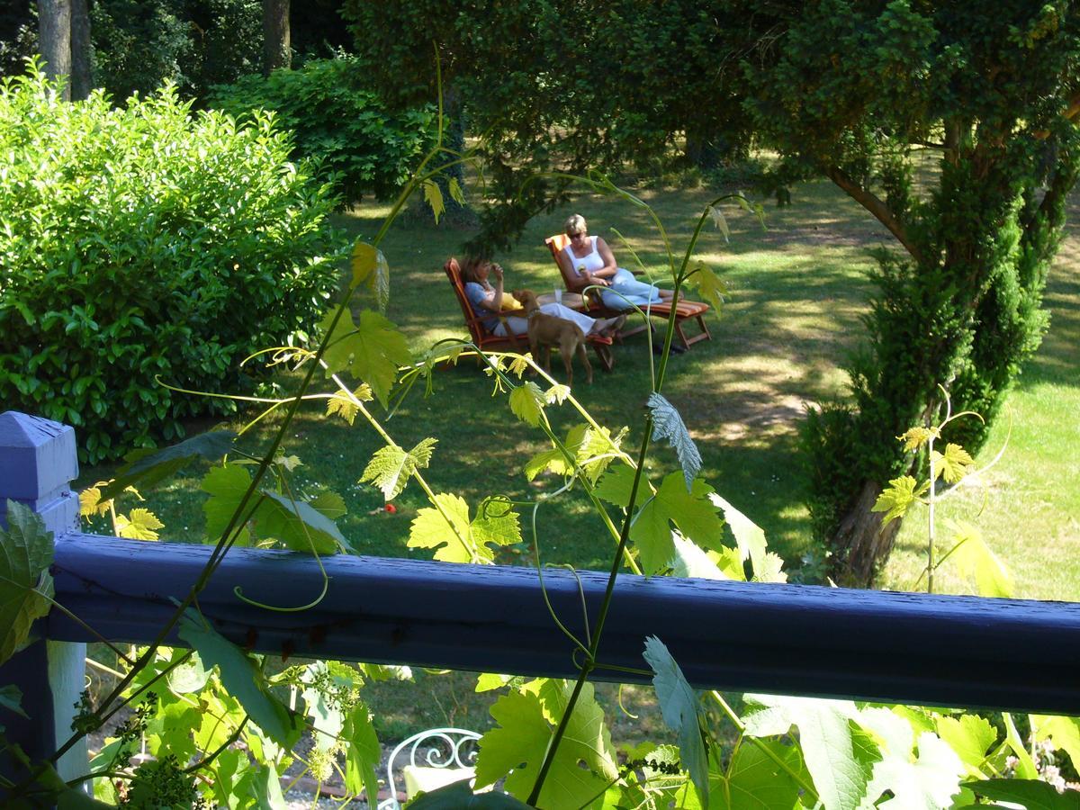 Le Canard Au Parapluie Rouge Bed and Breakfast Célon Buitenkant foto