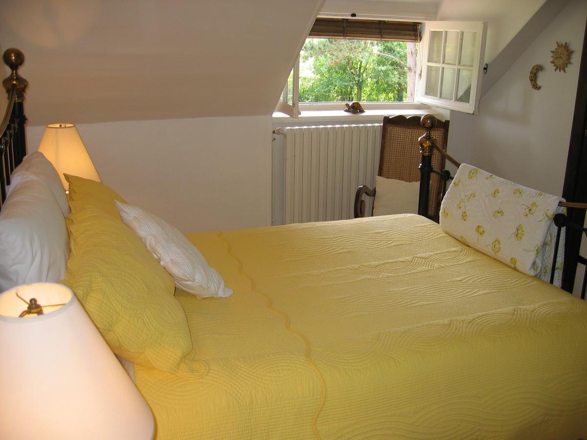 Le Canard Au Parapluie Rouge Bed and Breakfast Célon Buitenkant foto